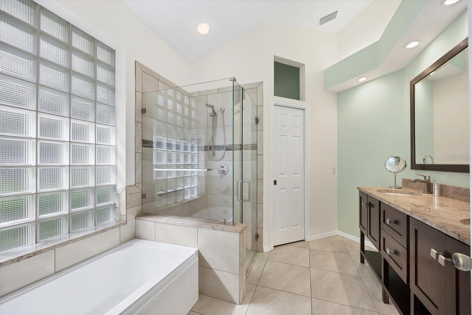 UNIVERSITY PARK COUNTRY CLUB - Residential