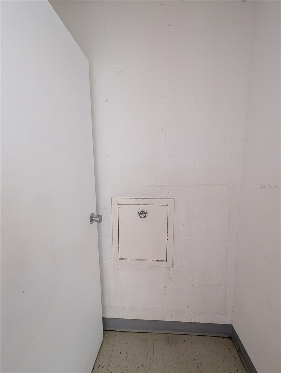 DOLPHIN COVE CLEARWATER - Residential Lease