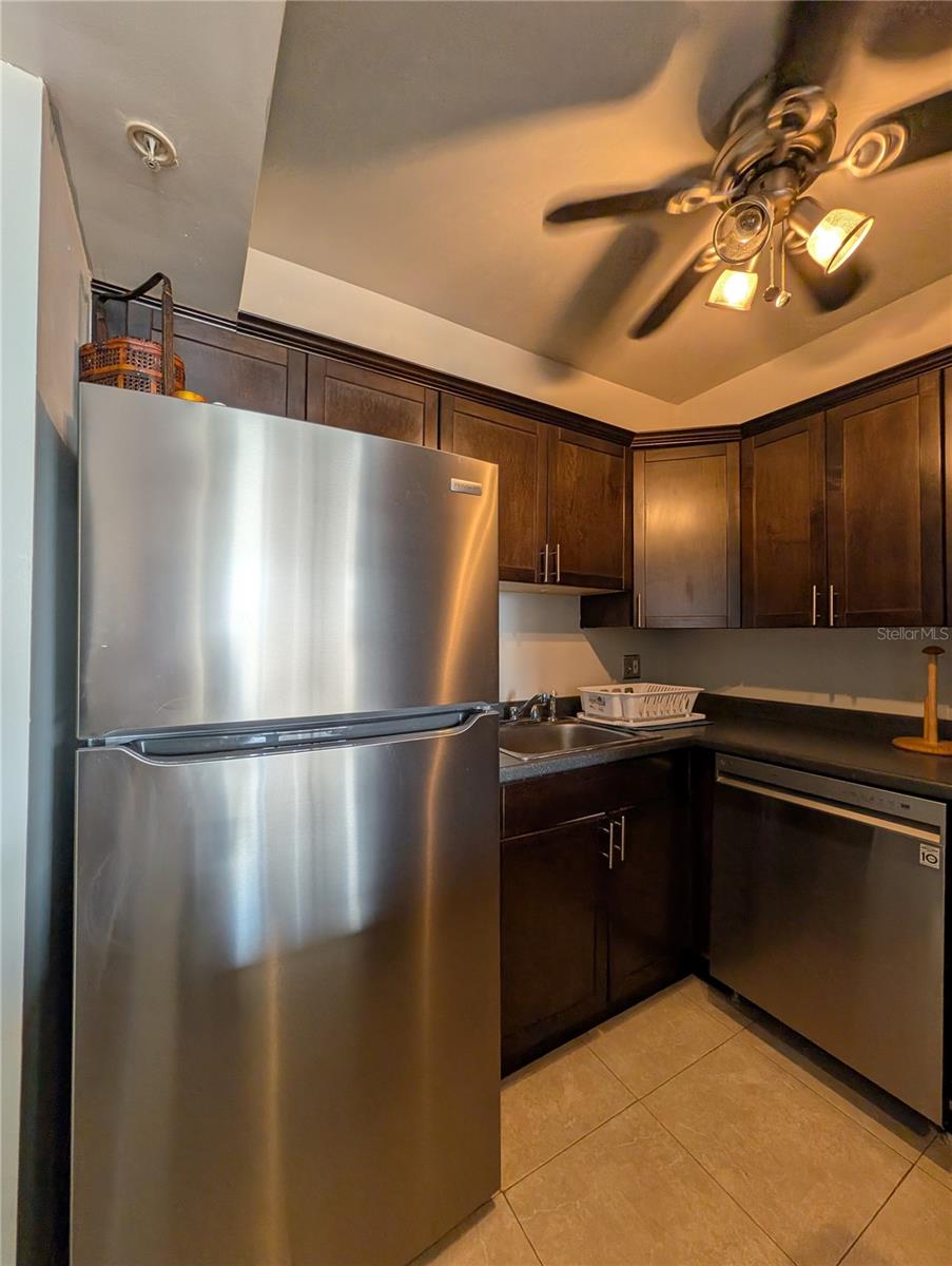 DOLPHIN COVE CLEARWATER - Residential Lease