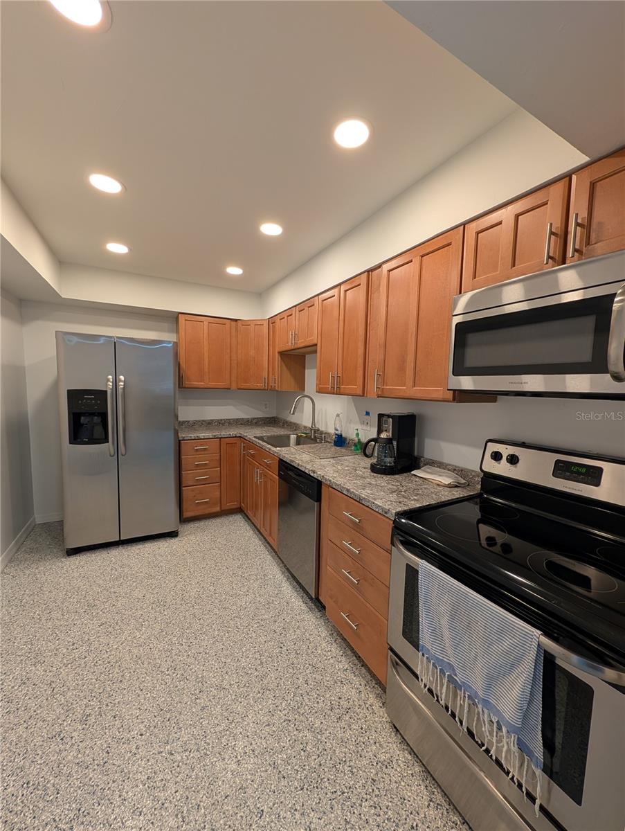 DOLPHIN COVE CLEARWATER - Residential Lease