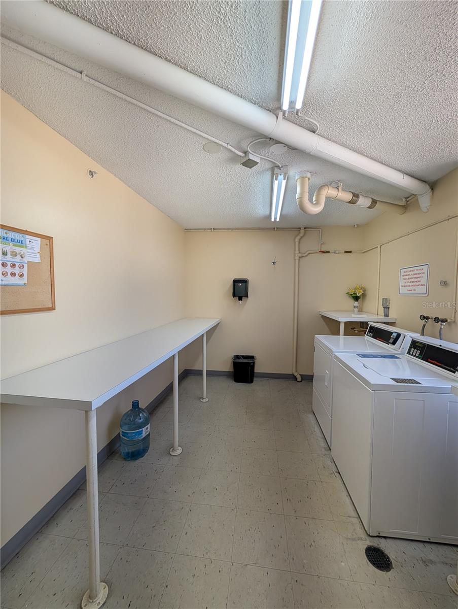 DOLPHIN COVE CLEARWATER - Residential Lease