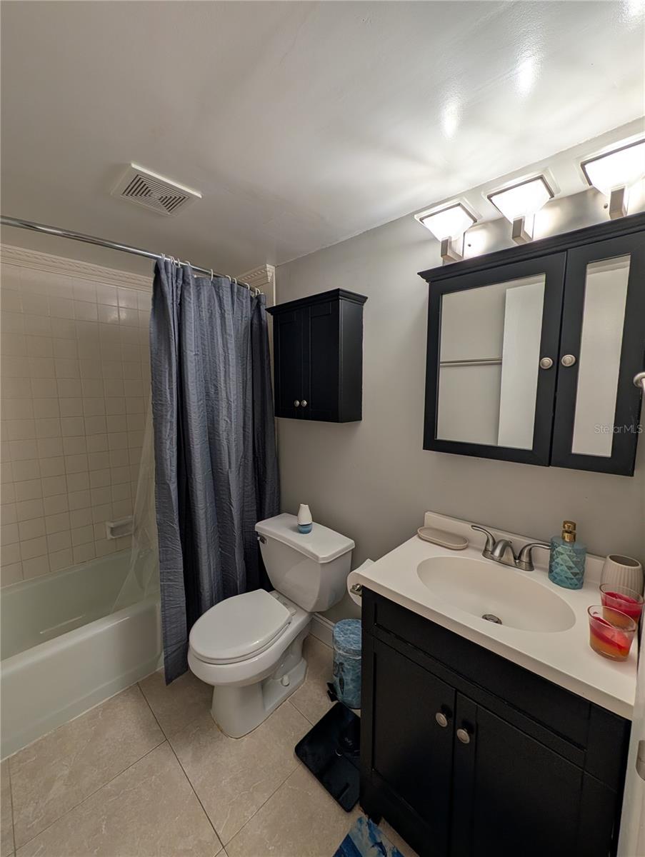 DOLPHIN COVE CLEARWATER - Residential Lease