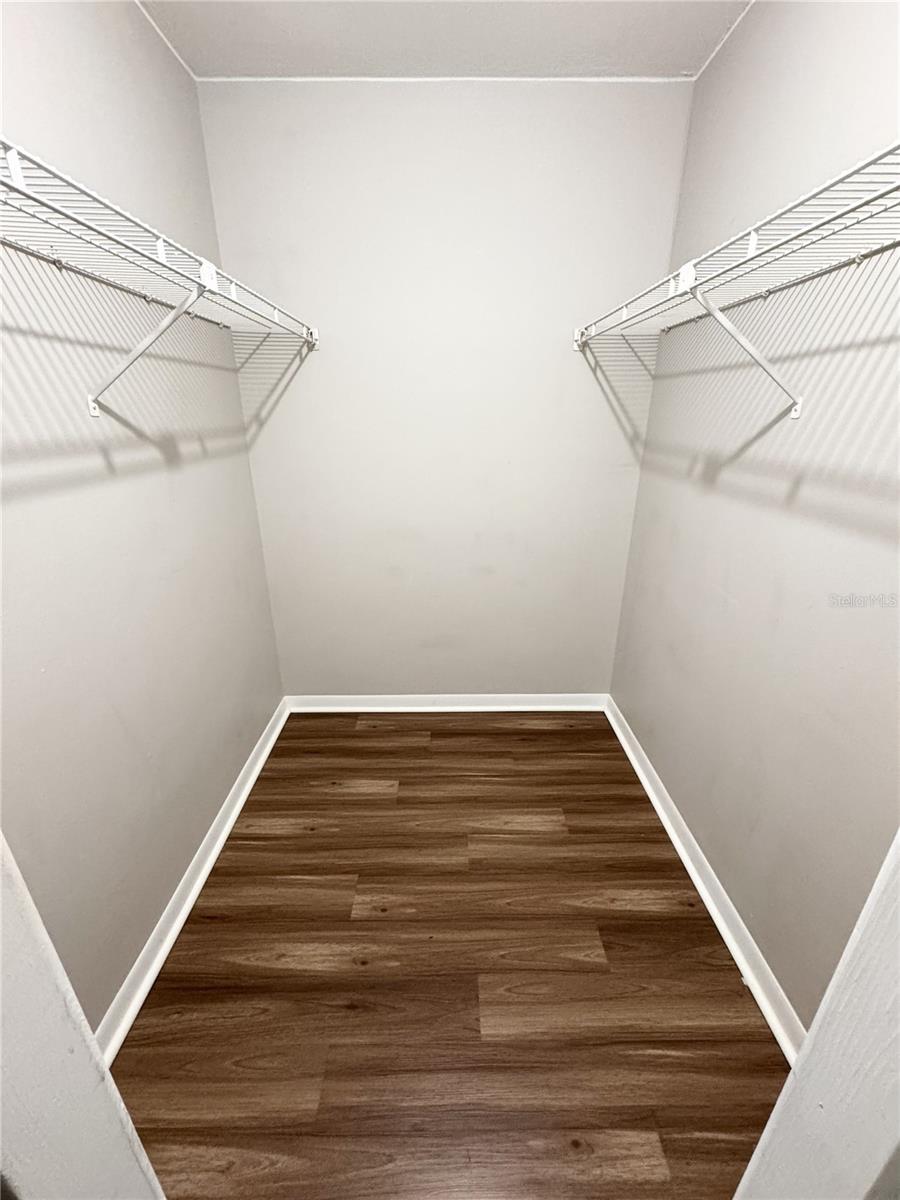 R C WORLD CONDO 01 - Residential