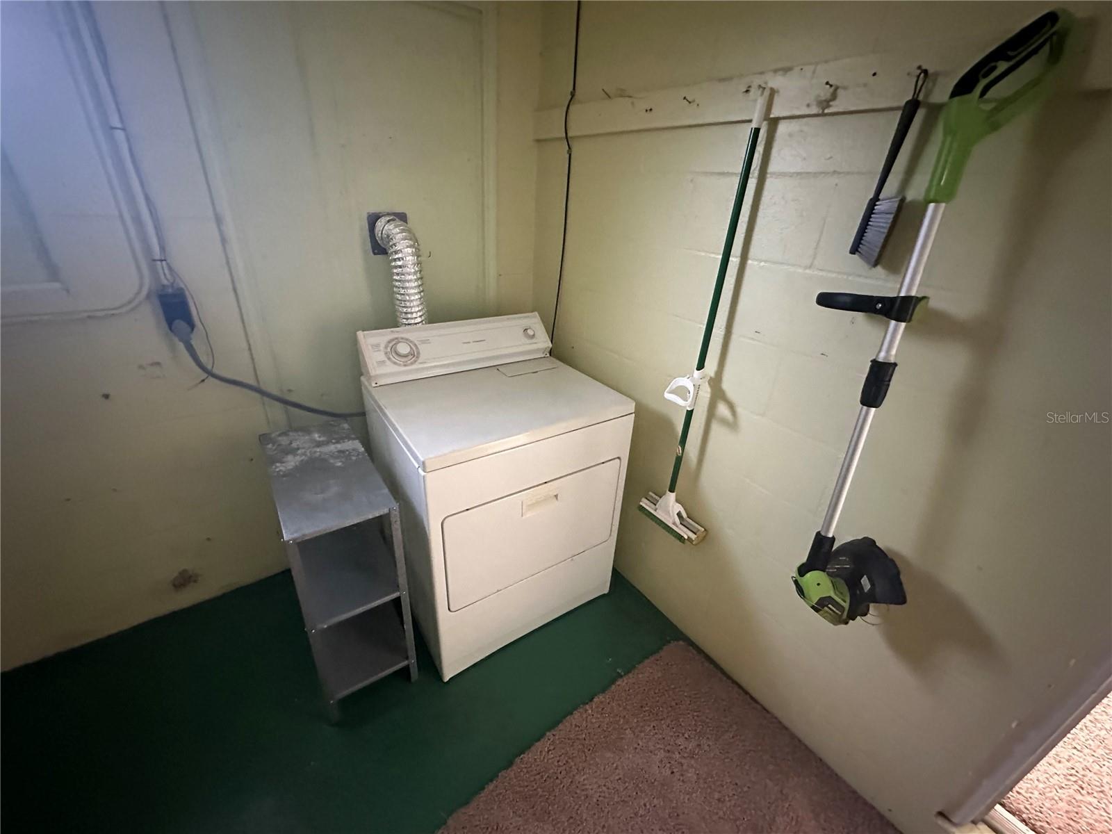 ALBERT LEE RIDGE FIRST ADD - Residential Lease