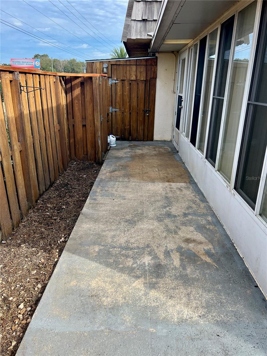 LEESBURG ROYAL OAK ESTATES SUB - Residential Lease