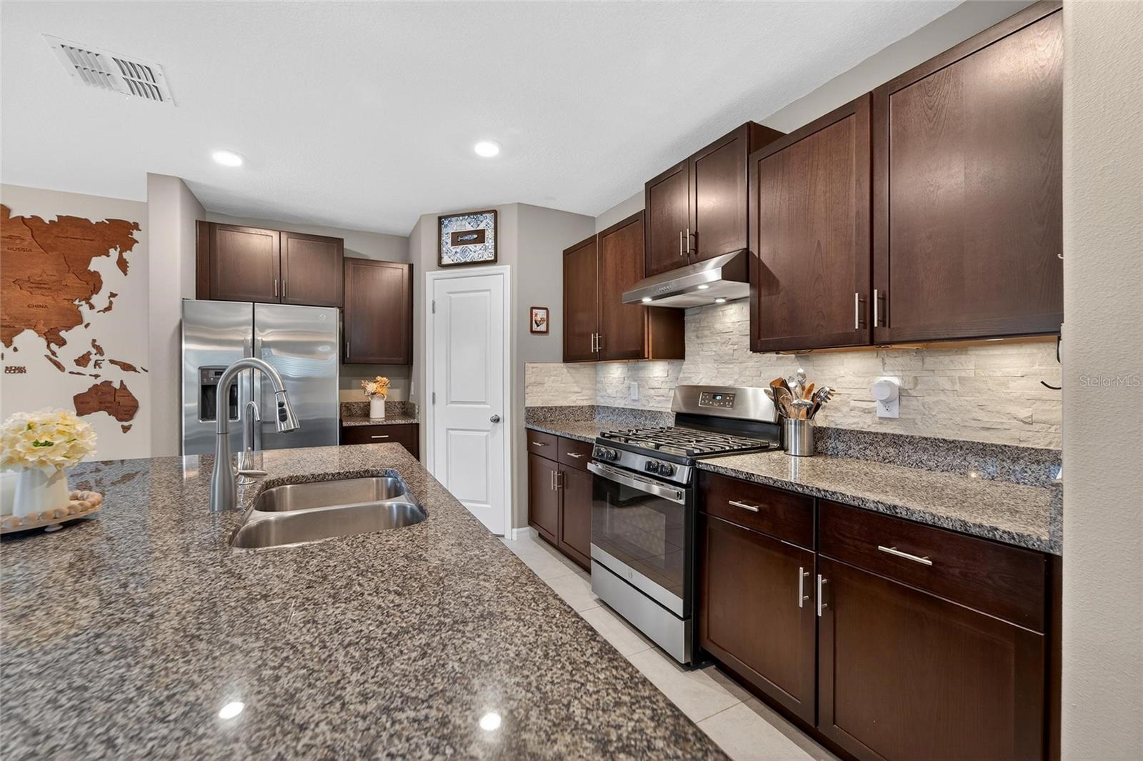 BELMONT SOUTH PH 2D & PASEO AL - Residential