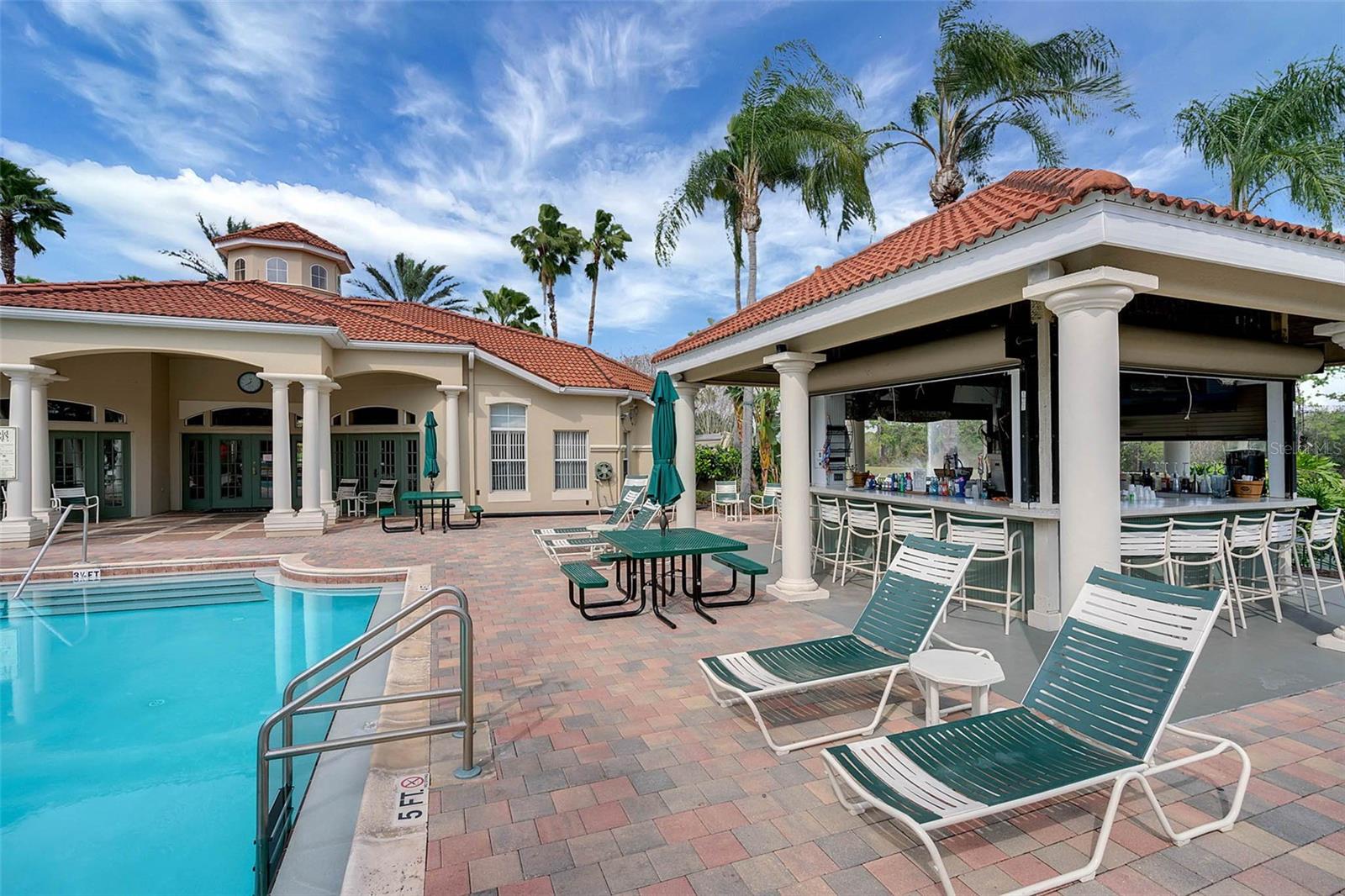 EMERALD ISLAND RESORT - Residential