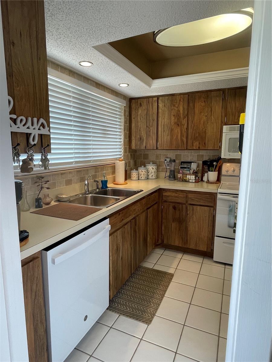 WHISPERING PINES CLUB - Residential