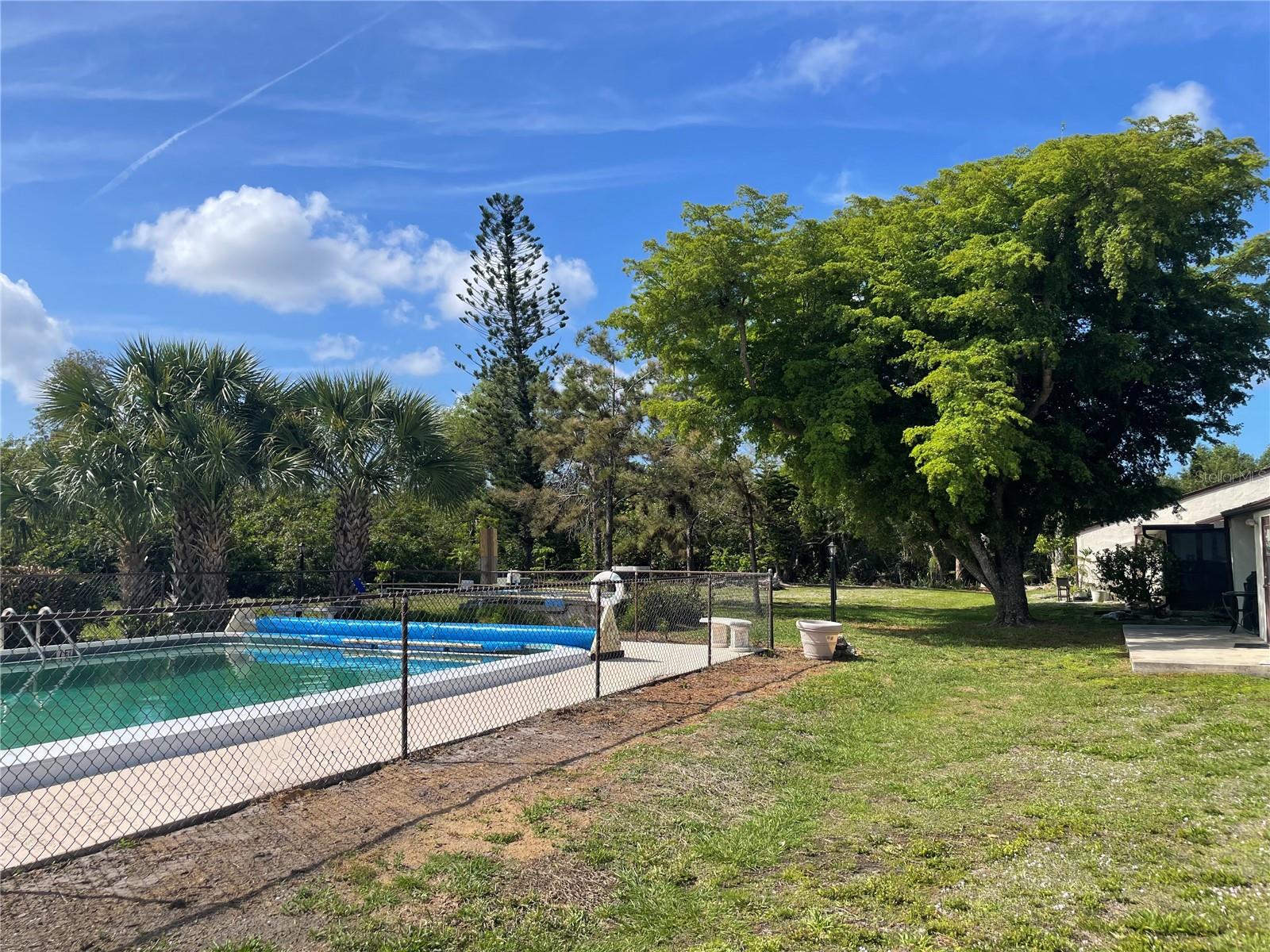 WHISPERING PINES CLUB - Residential