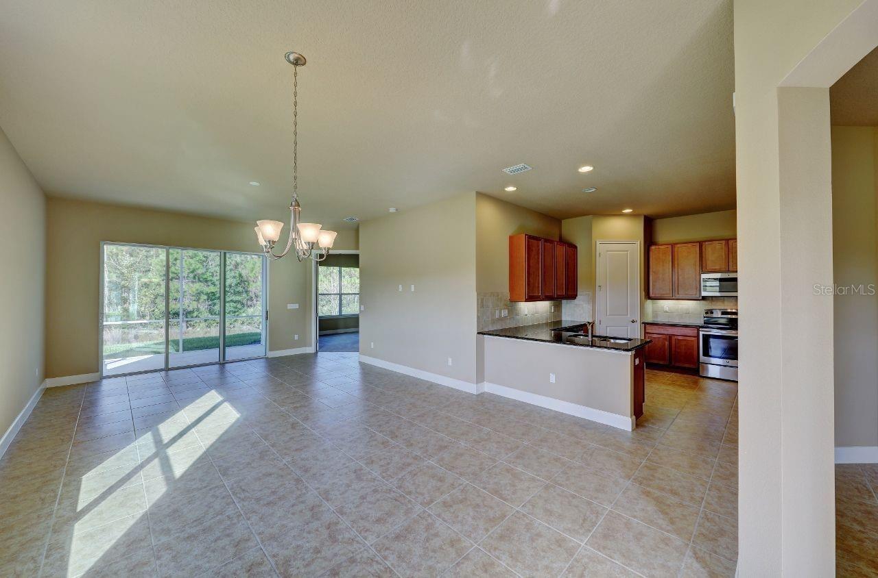 813 ALDENHAM LANE
