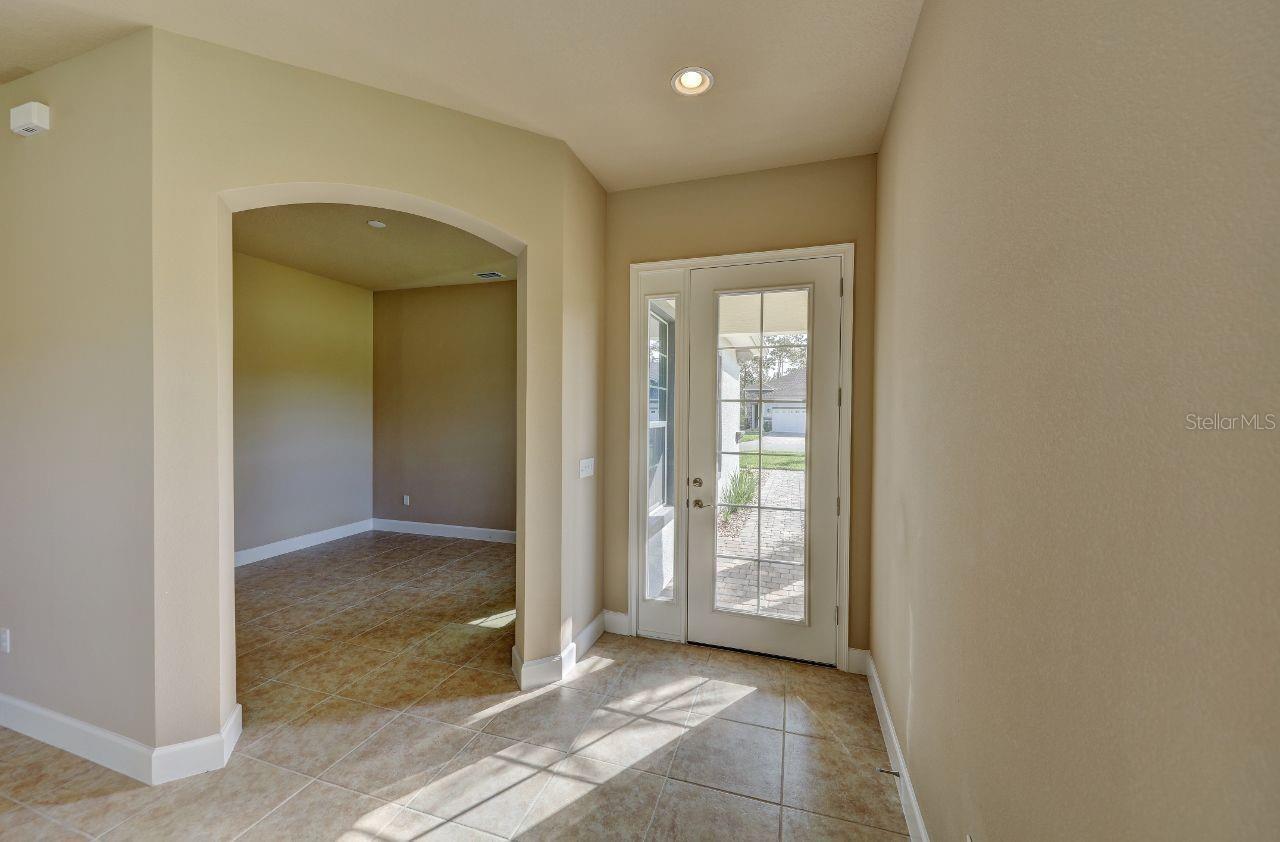 813 ALDENHAM LANE