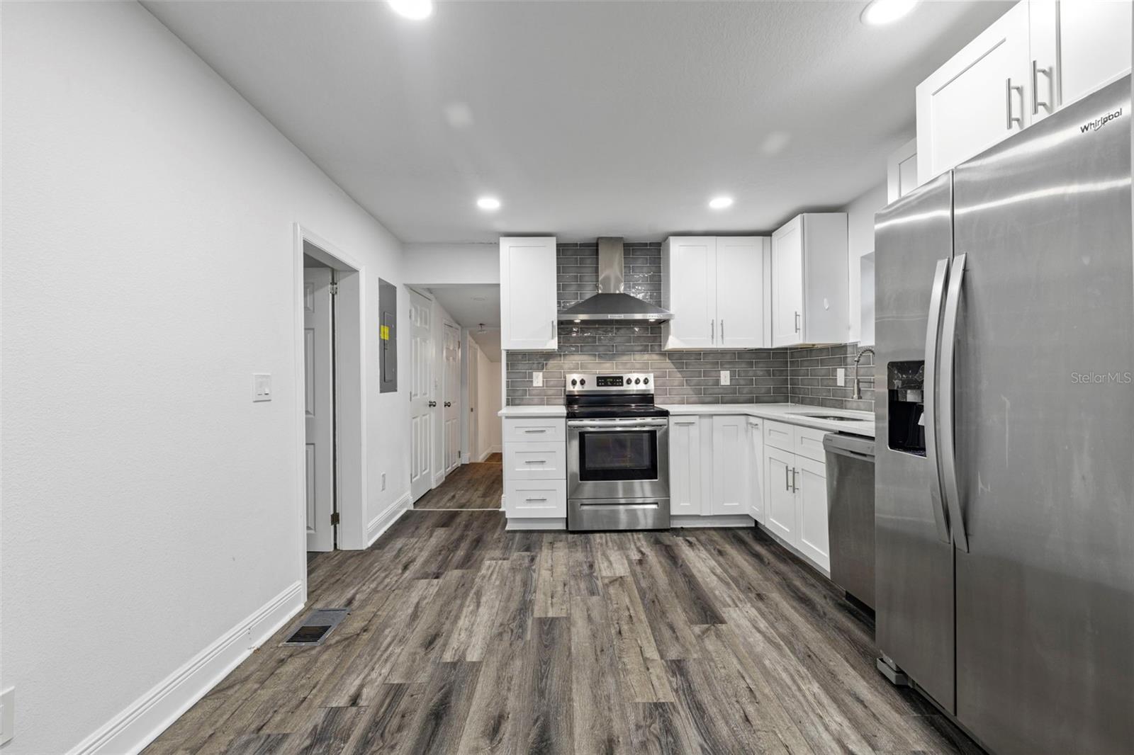 502 E CLUSTER AVENUE