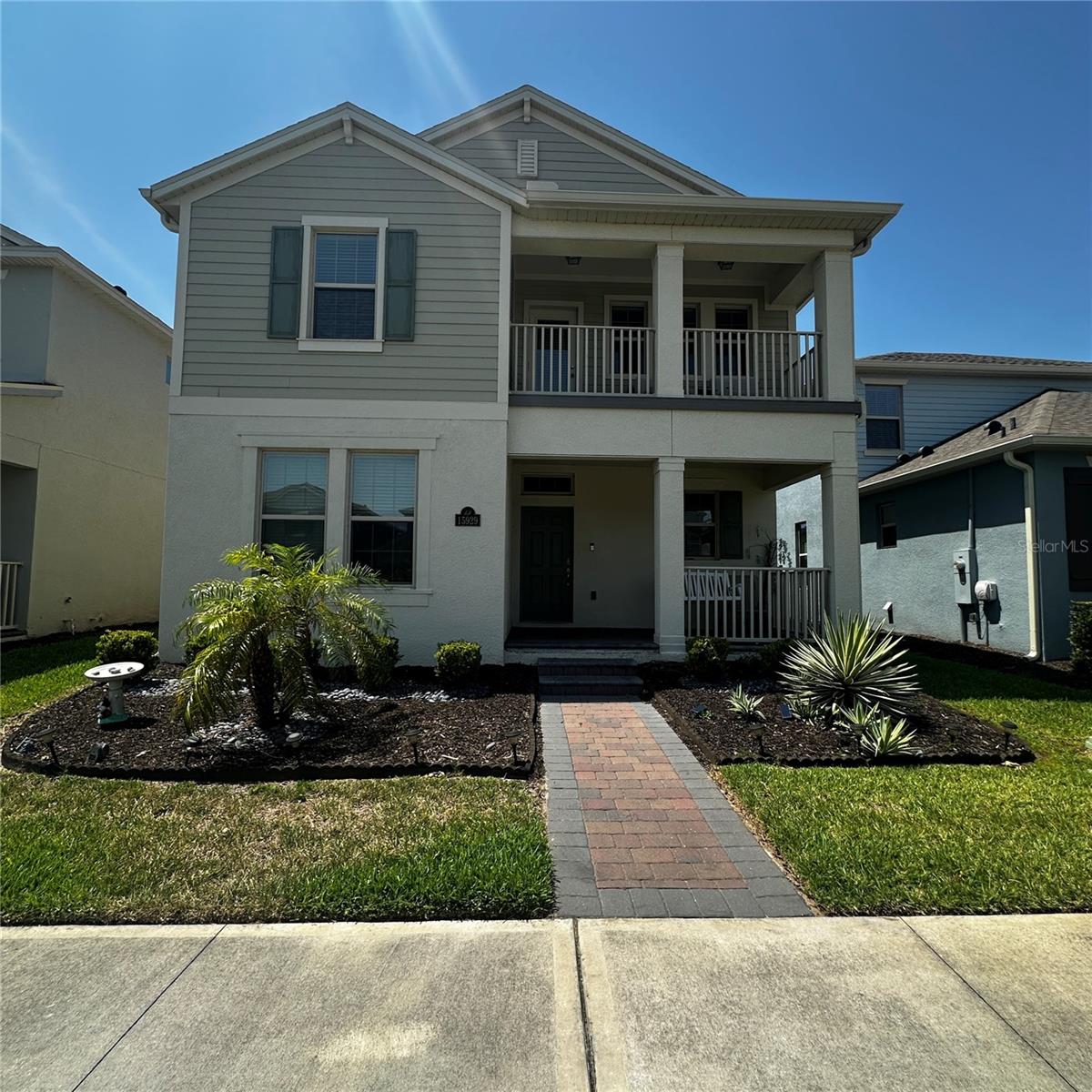 Live in a spectacular family home where you can enjoy peace and quiet. With plenty of recreational space, the community has several clubhouses with access to all amenities. A gym, tennis courts, beach volleyball, a playground, and great trails around the beautiful community and its gorgeous lakes. Due to its proximity, you can appreciate the fireworks from the Disney theme parks.