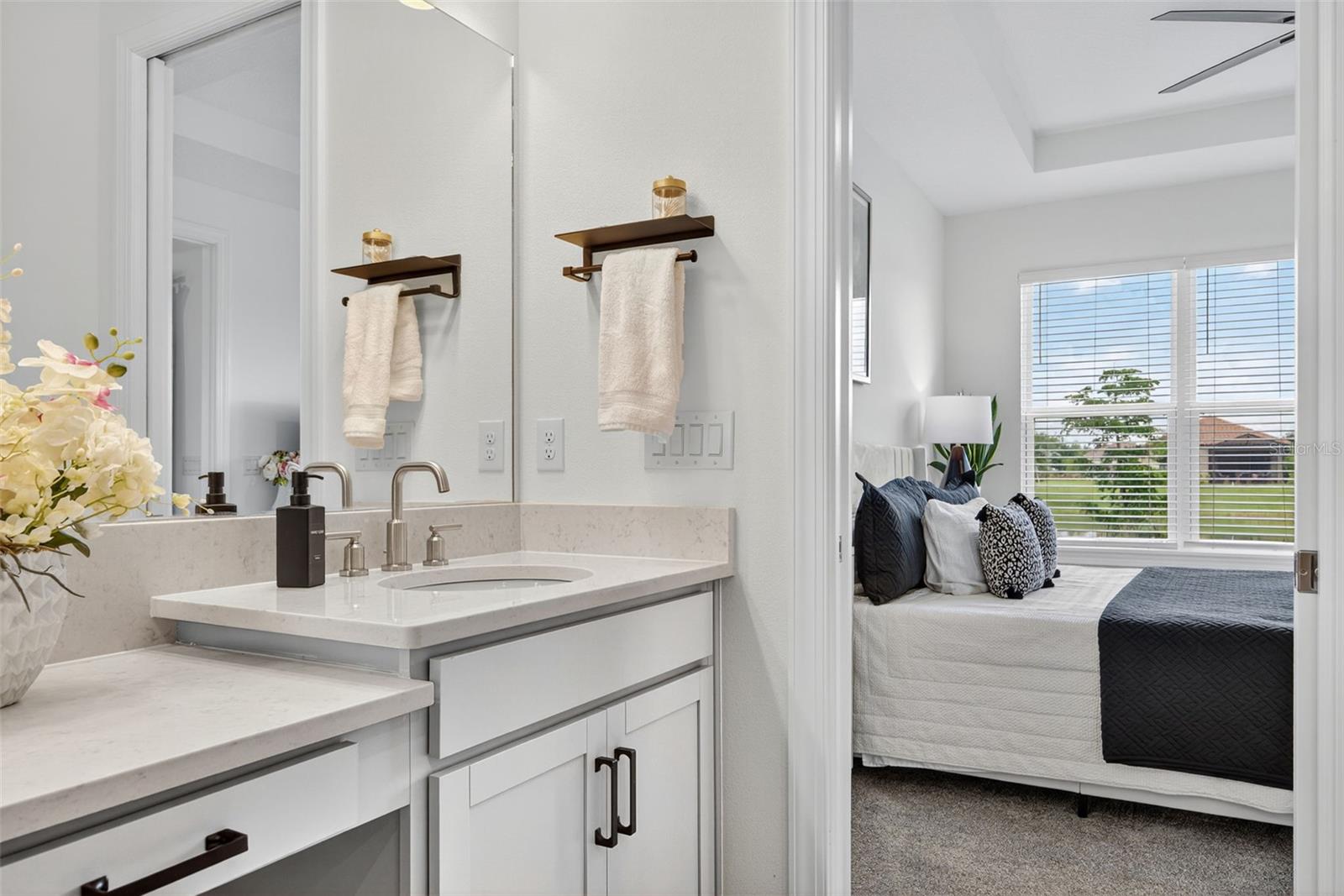 AZARIO ESPLANADE PH V - Residential