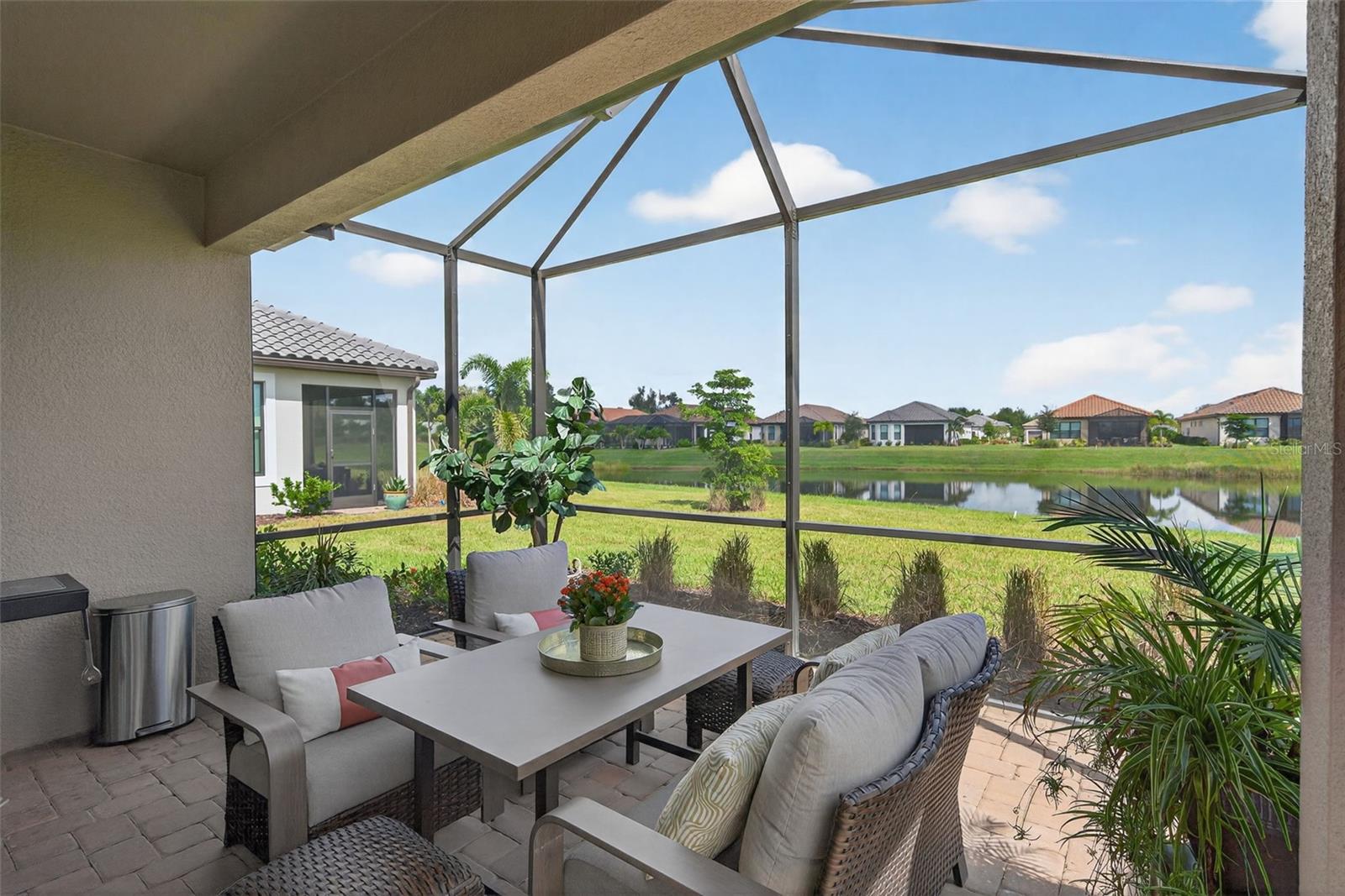 AZARIO ESPLANADE PH V - Residential