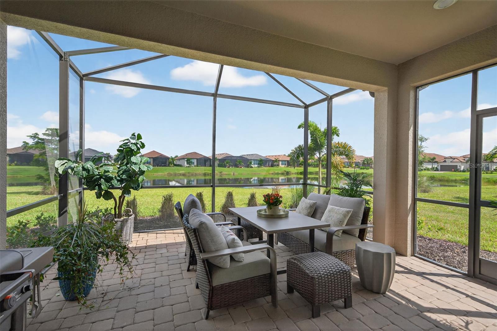 AZARIO ESPLANADE PH V - Residential