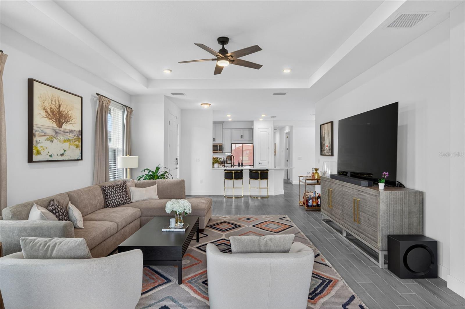 AZARIO ESPLANADE PH V - Residential