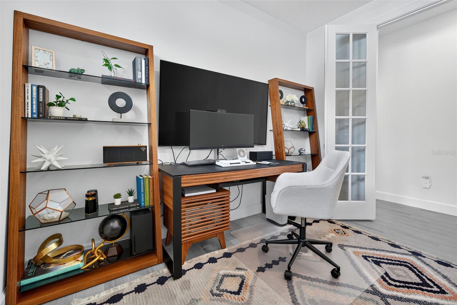 AZARIO ESPLANADE PH V - Residential