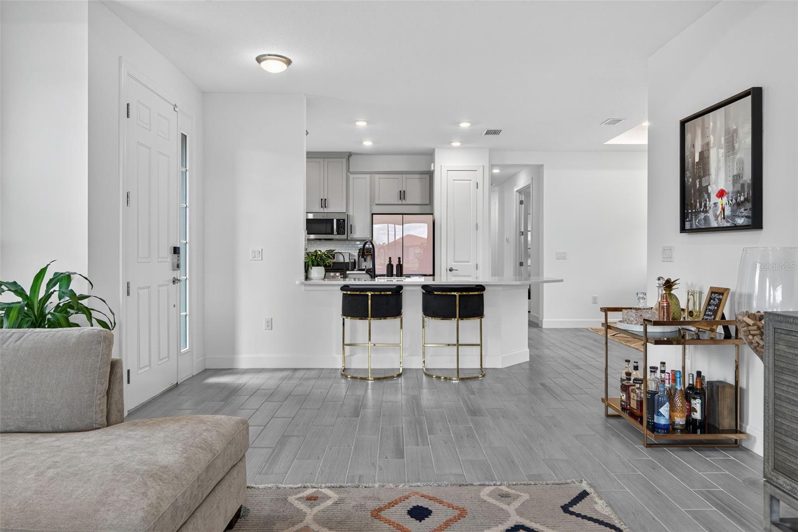 AZARIO ESPLANADE PH V - Residential