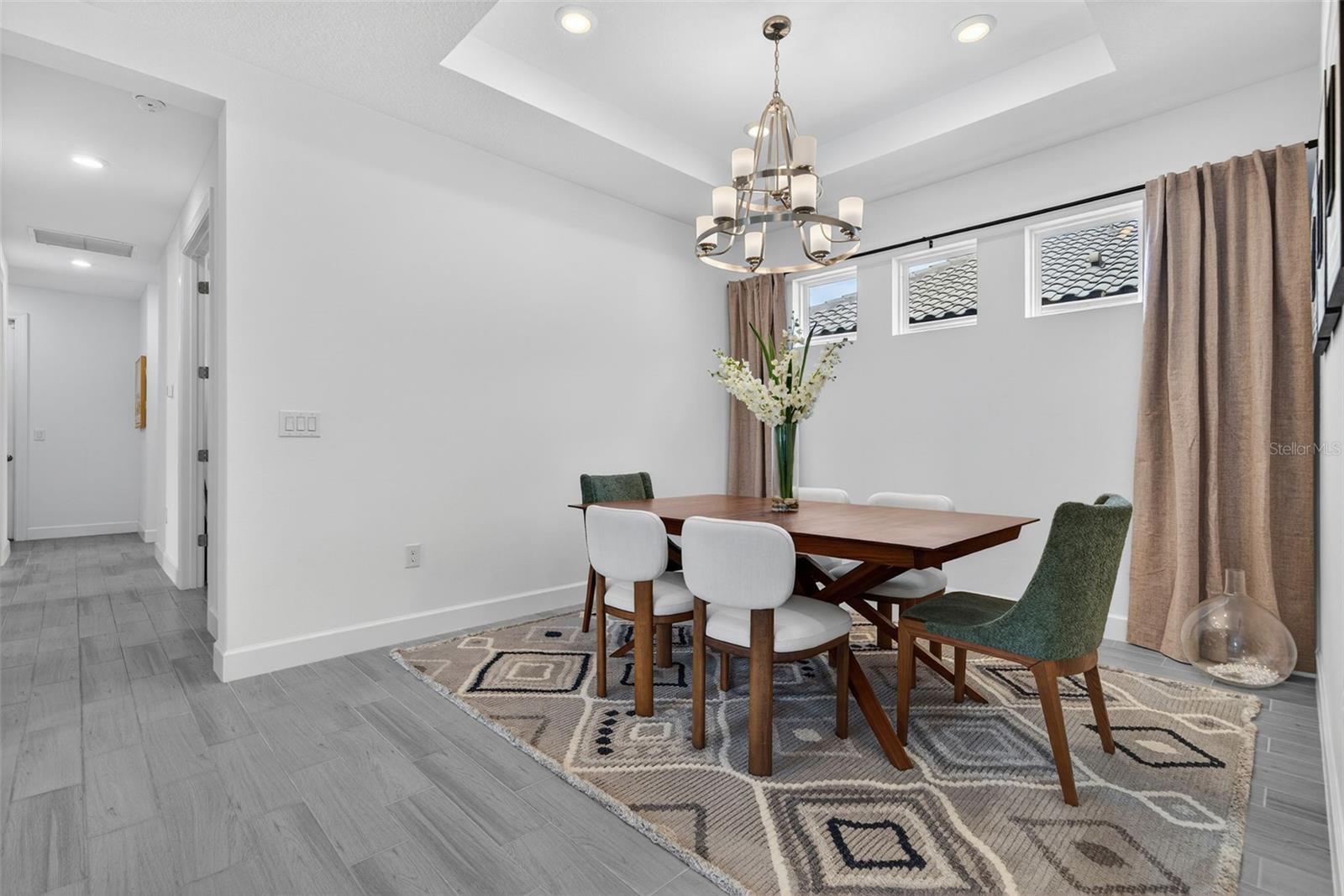 AZARIO ESPLANADE PH V - Residential