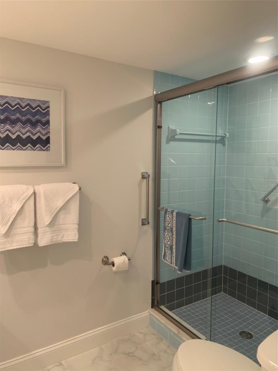 VENICE AVE CONDO - Residential Lease