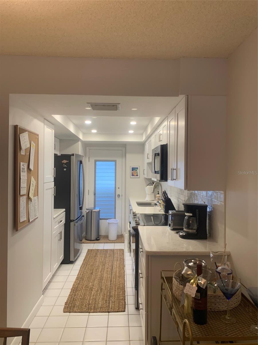 VENICE AVE CONDO - Residential Lease