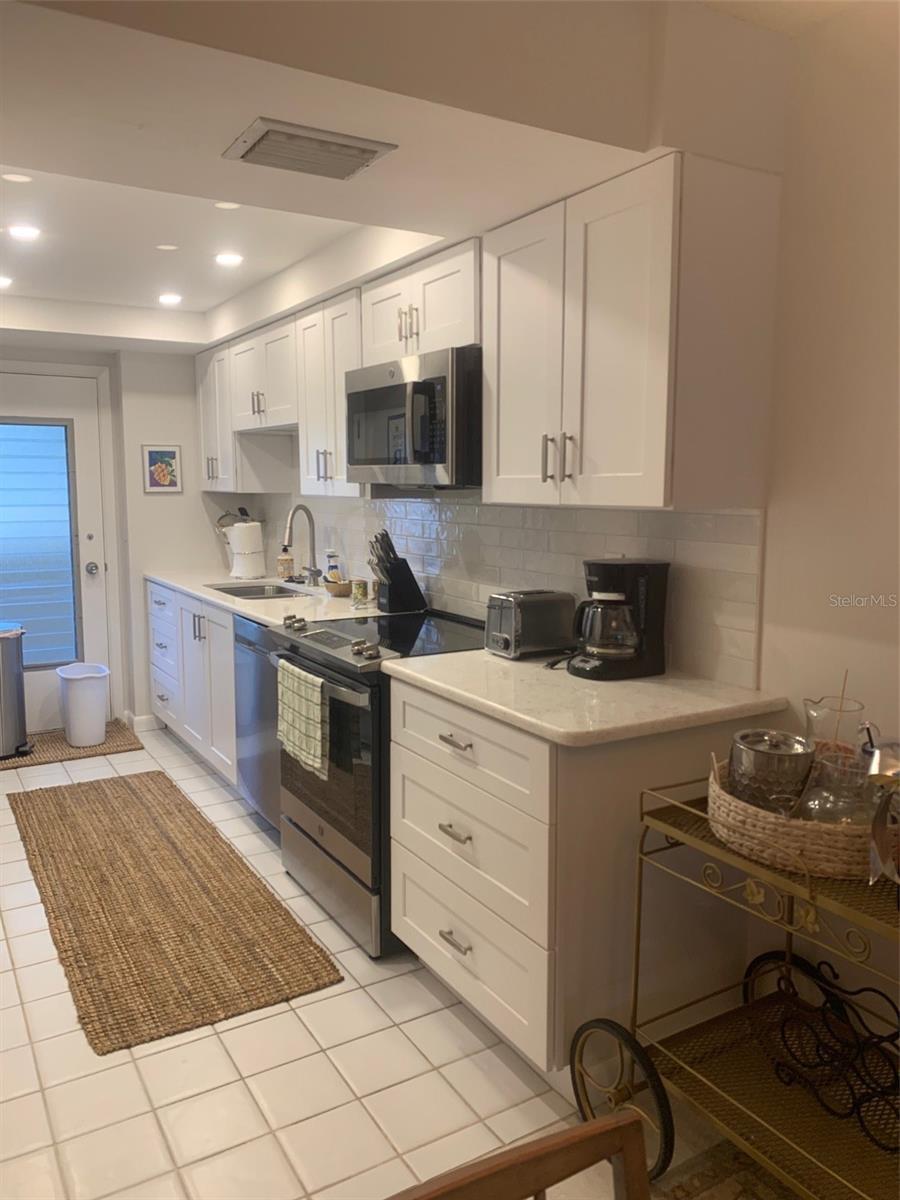 VENICE AVE CONDO - Residential Lease