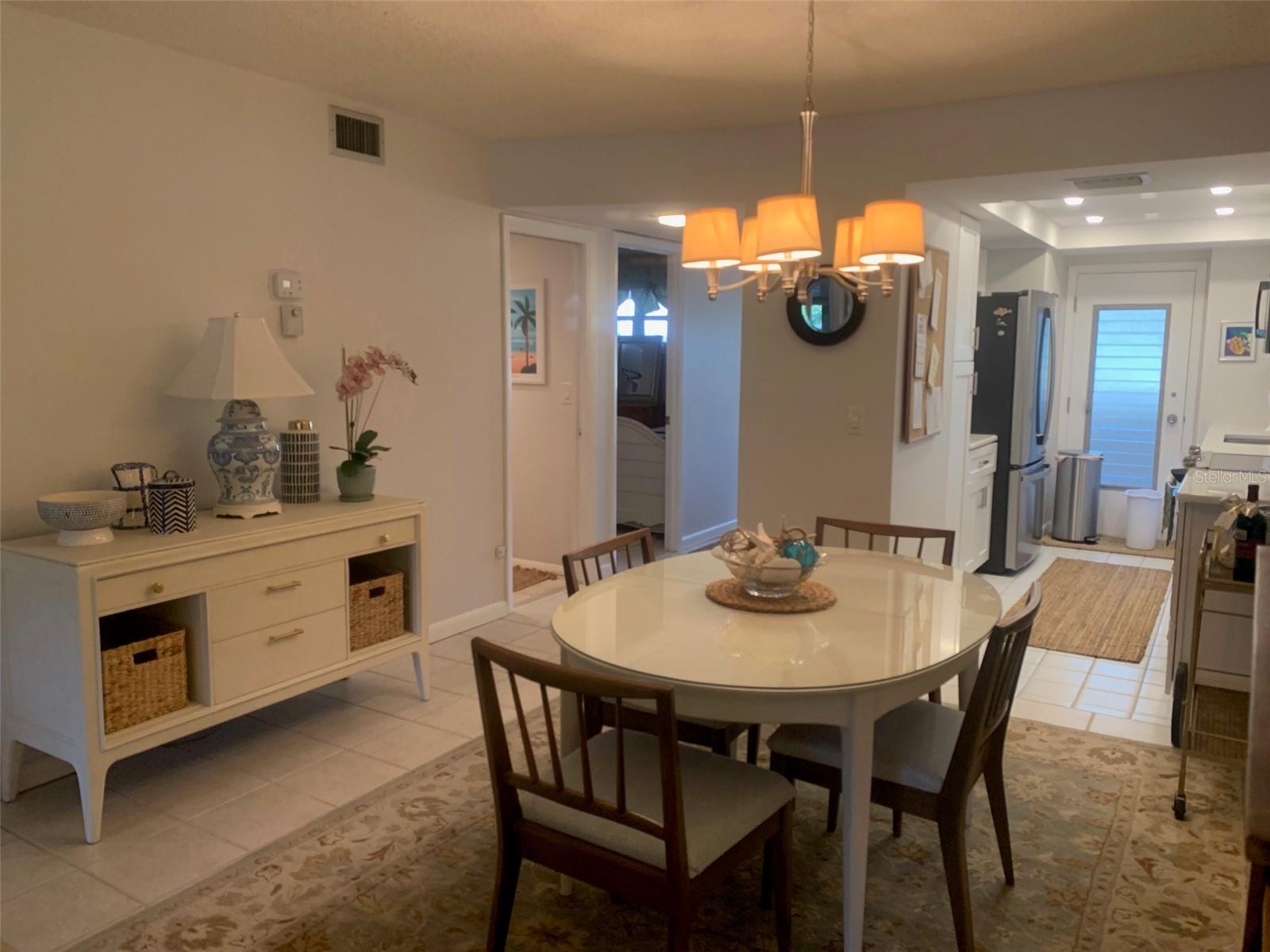 VENICE AVE CONDO - Residential Lease