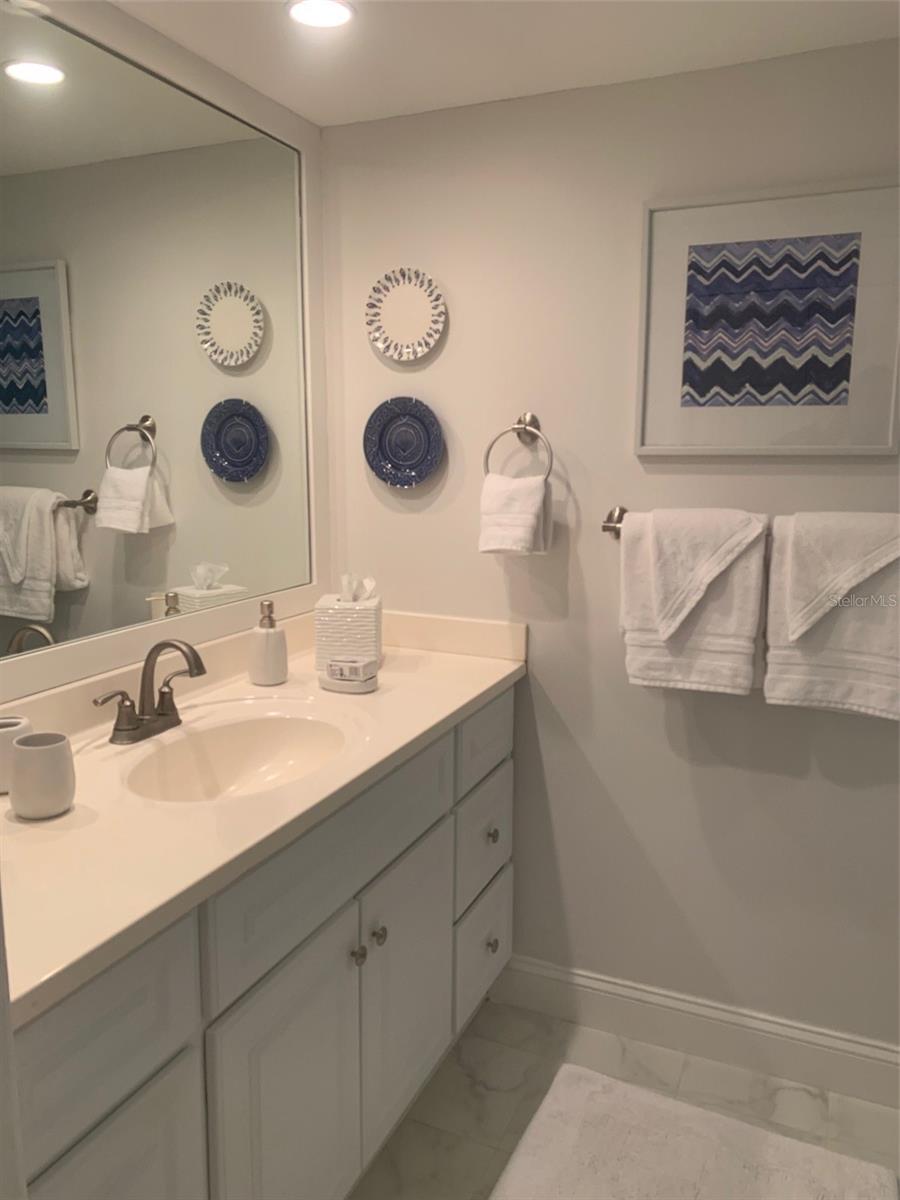 VENICE AVE CONDO - Residential Lease