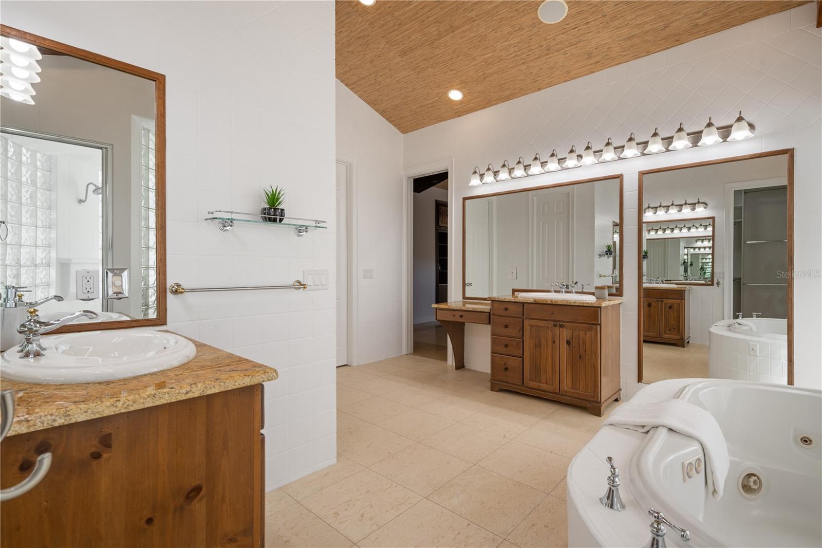 LAKE DOWN CREST - Residential