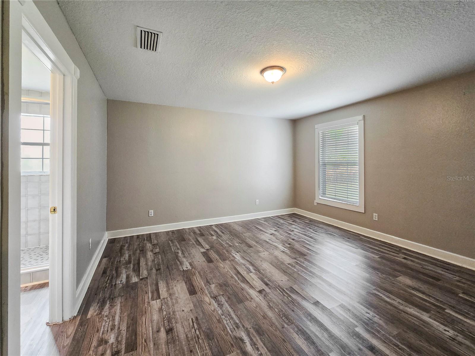 SILVER SPGS SHORES UN 12 - Residential Lease