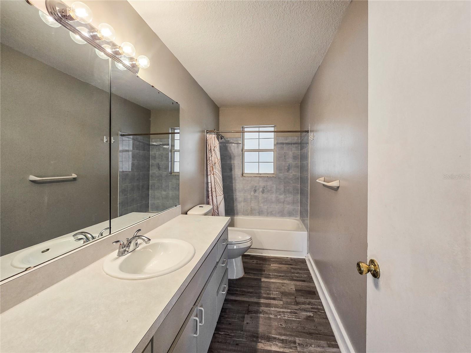 SILVER SPGS SHORES UN 12 - Residential Lease