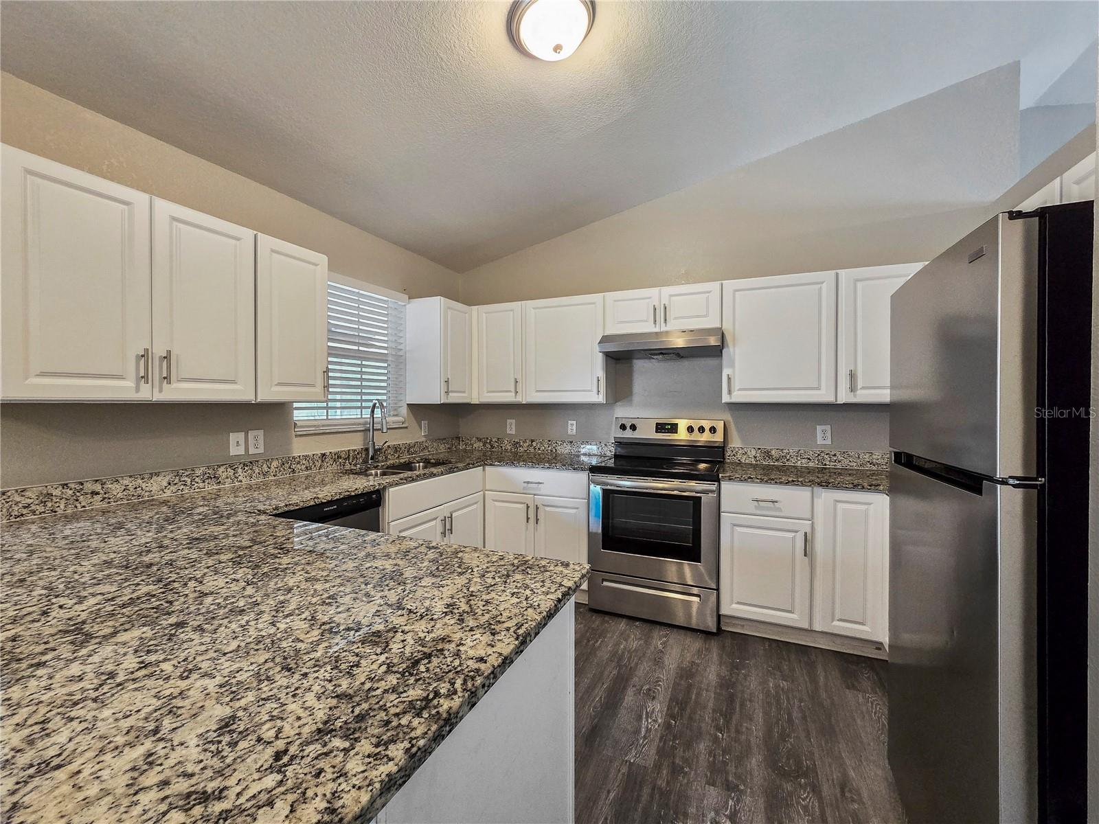 SILVER SPGS SHORES UN 12 - Residential Lease