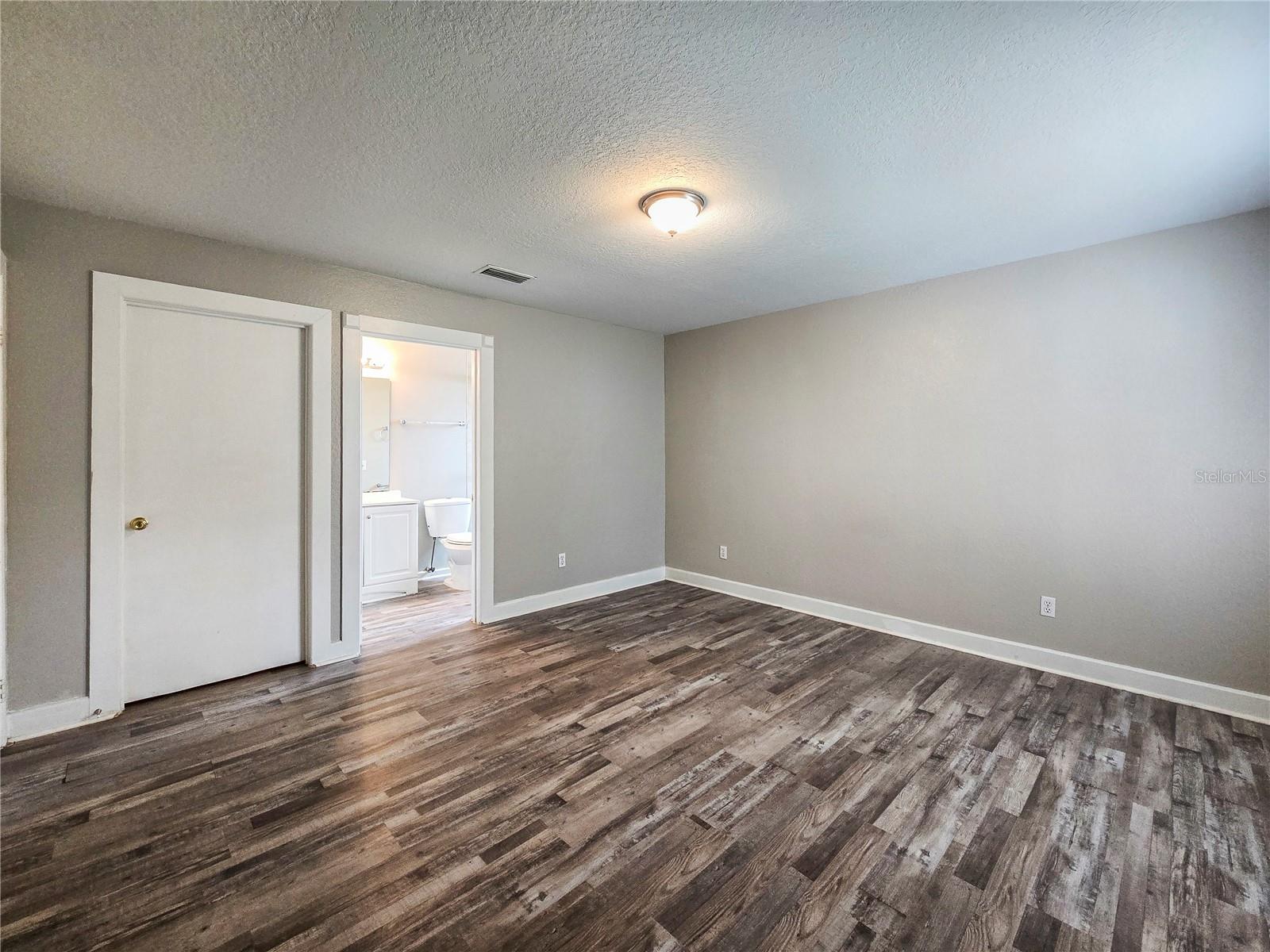 SILVER SPGS SHORES UN 12 - Residential Lease