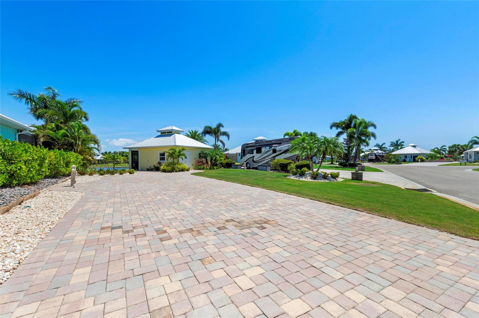 THORNTON CREEK MOTORCOACH RESIDENCE - Residential