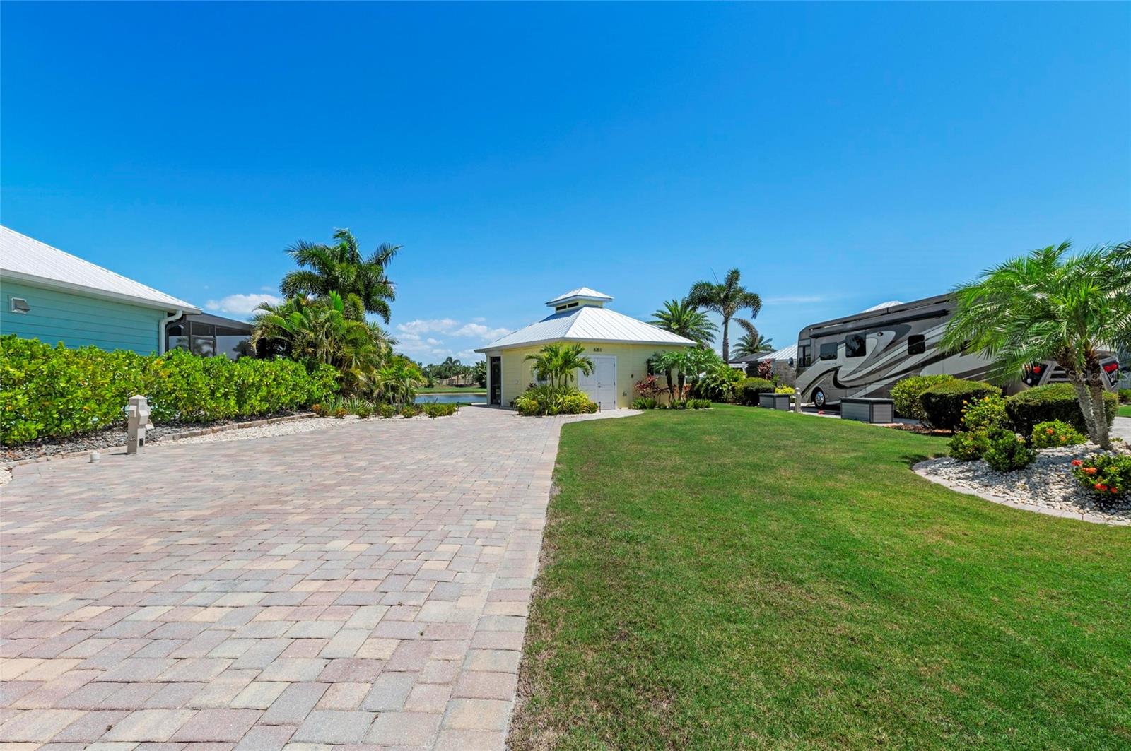 THORNTON CREEK MOTORCOACH RESIDENCE - Residential