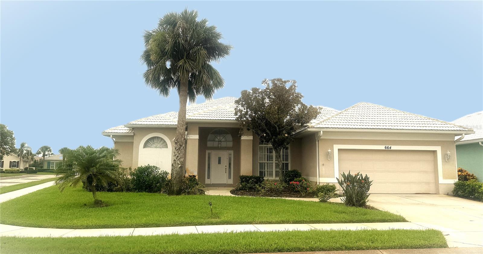 Spacious 3-bedroom, 2-bathroom single-family home for rent in the desirable Lakes of Jacaranda community. This residence offers 2,149 square feet of interior living space and 2,836 square feet under roof, situated on a large corner lot with a generous backyard—perfect for outdoor enjoyment and casual entertaining. The south-facing entry brings in abundant natural light, complementing the open floor plan with high ceilings, tile flooring throughout, and a split-bedroom layout for added privacy.
The master suite features a dual vanity, custom walk-in shower, and soaking tub. The kitchen is fully equipped with ample cabinetry and a functional layout ideal for cooking and entertaining. Additional highlights include an interior laundry room and freshly painted interior.
Located within walking or biking distance to the community clubhouse, pool, and tennis courts. Just minutes from historic downtown Venice Island, Wellen Park, shopping, dining, and Gulf beaches. Lawn care included with HOA. A wonderful opportunity for low-maintenance living in a peaceful, well-maintained community.