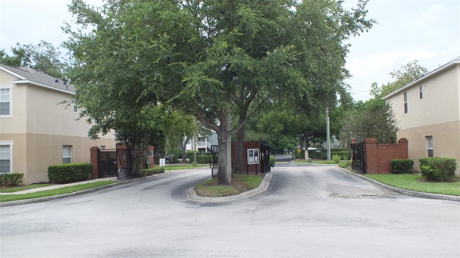 PLACID LAKE TWNHMS - Residential