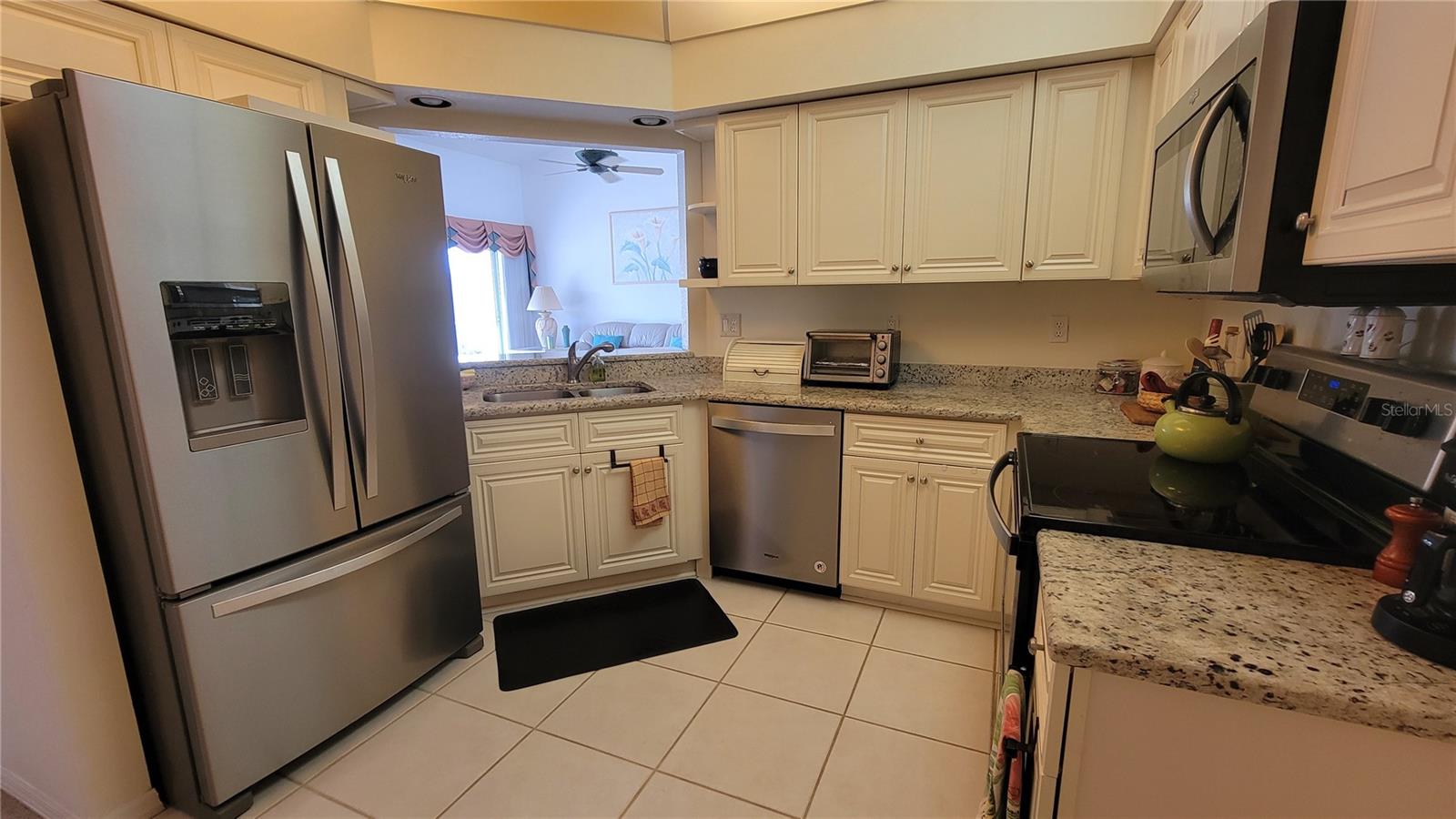 6640 PINEVIEW TERRACE 6640