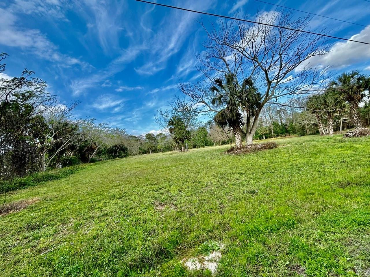 HAPPY TRAILS UNIT 3 UNREC - Land