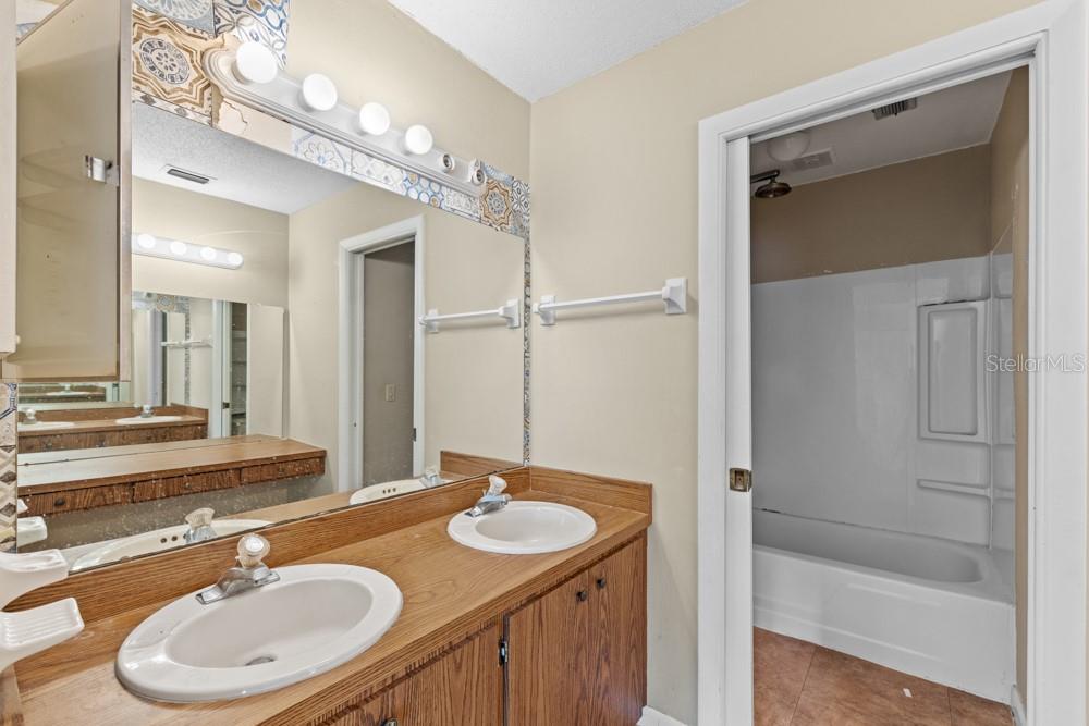 GRANADA TOWN HOMES AT SANORA - Residential