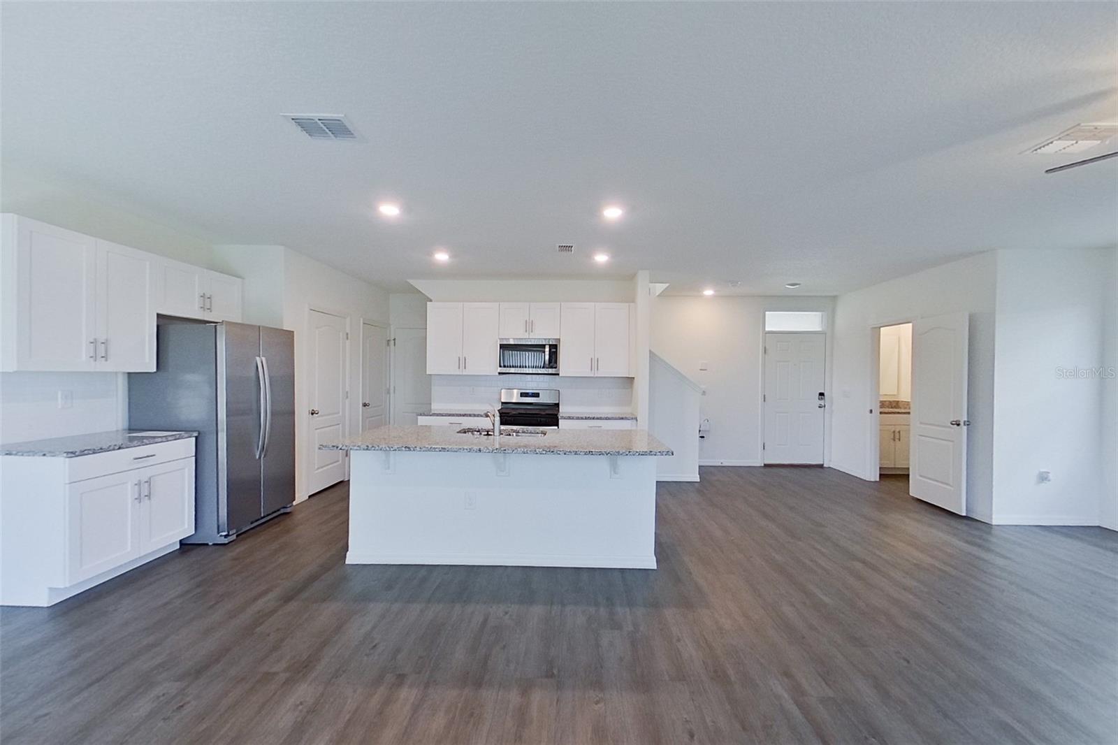 LAKE GRIFFIN RESERVE - Residential Lease