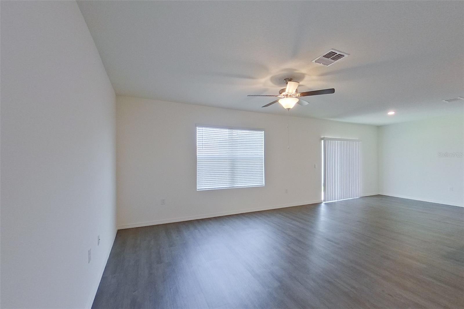 LAKE GRIFFIN RESERVE - Residential Lease