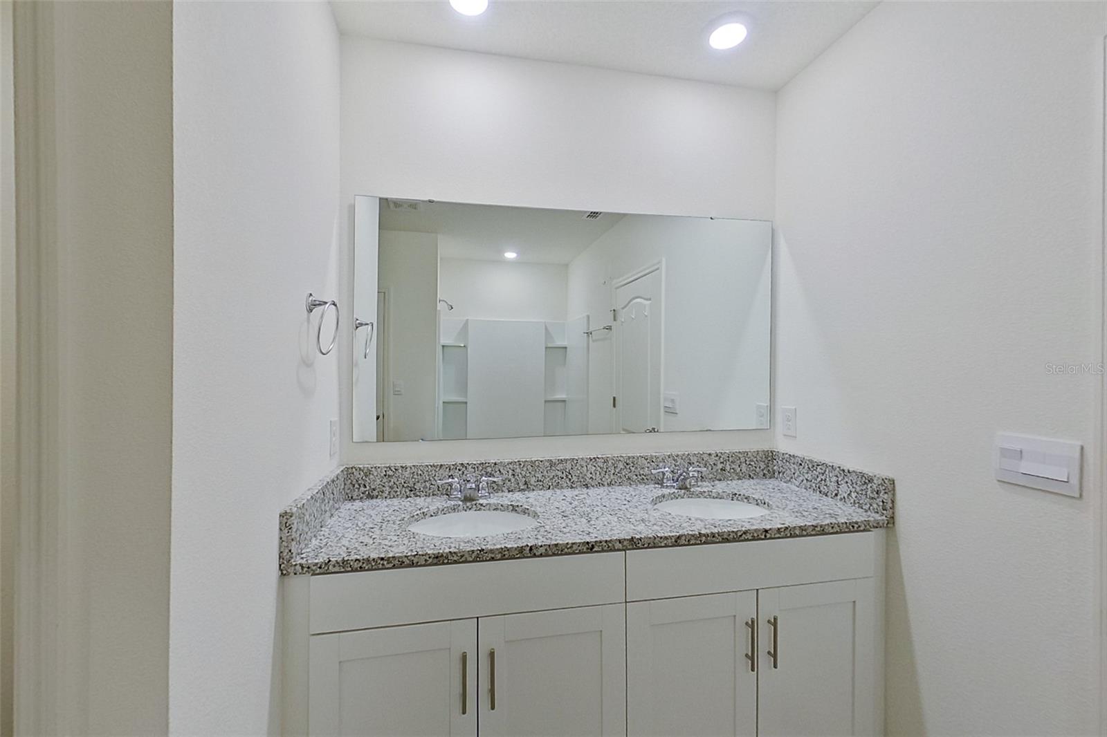 LAKE GRIFFIN RESERVE - Residential Lease