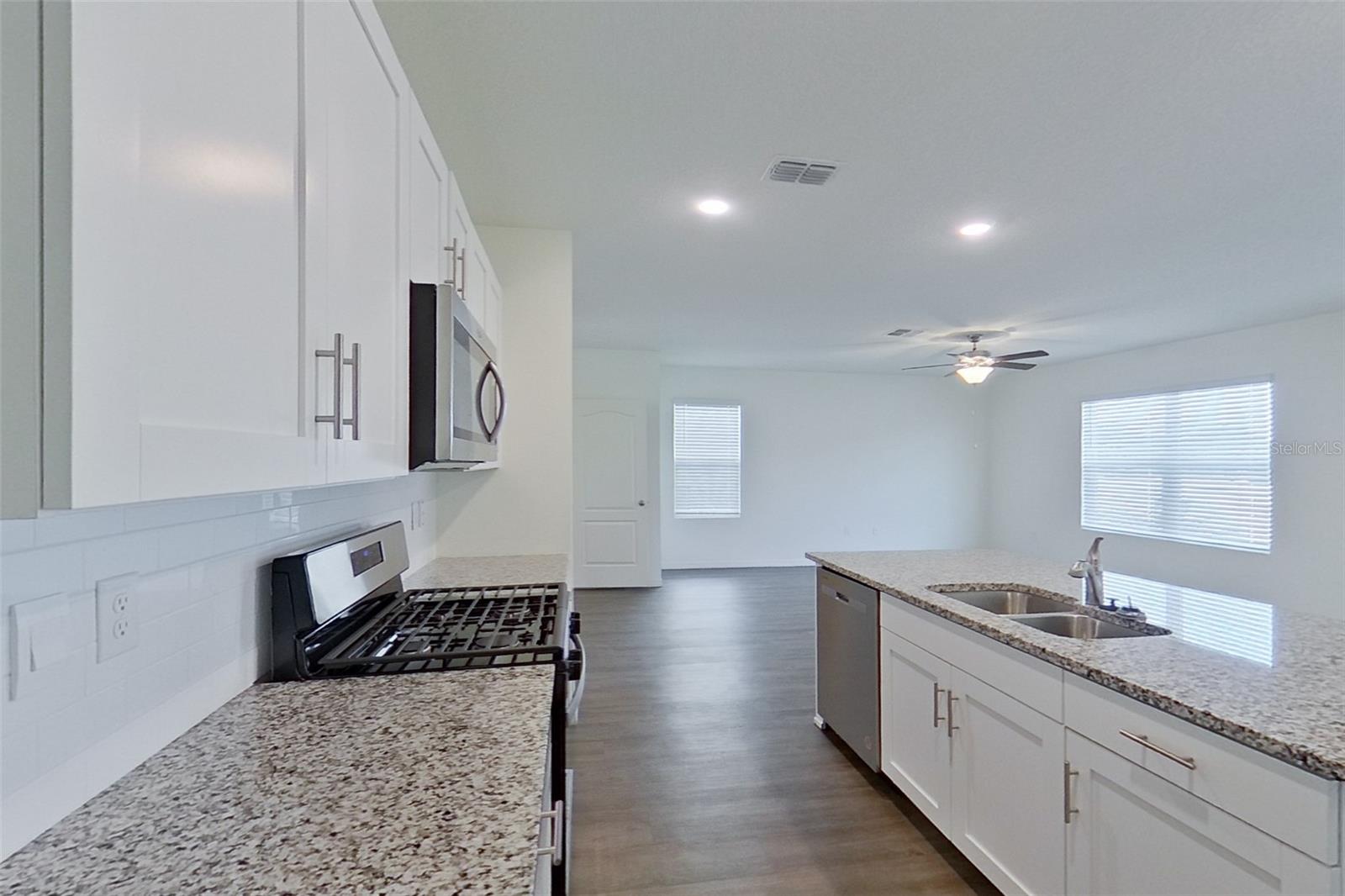 LAKE GRIFFIN RESERVE - Residential Lease