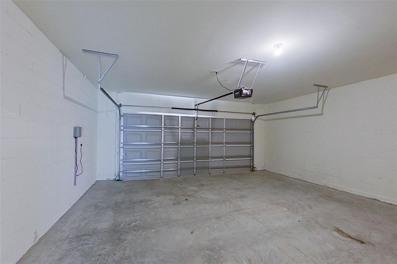 LAKE GRIFFIN RESERVE - Residential Lease