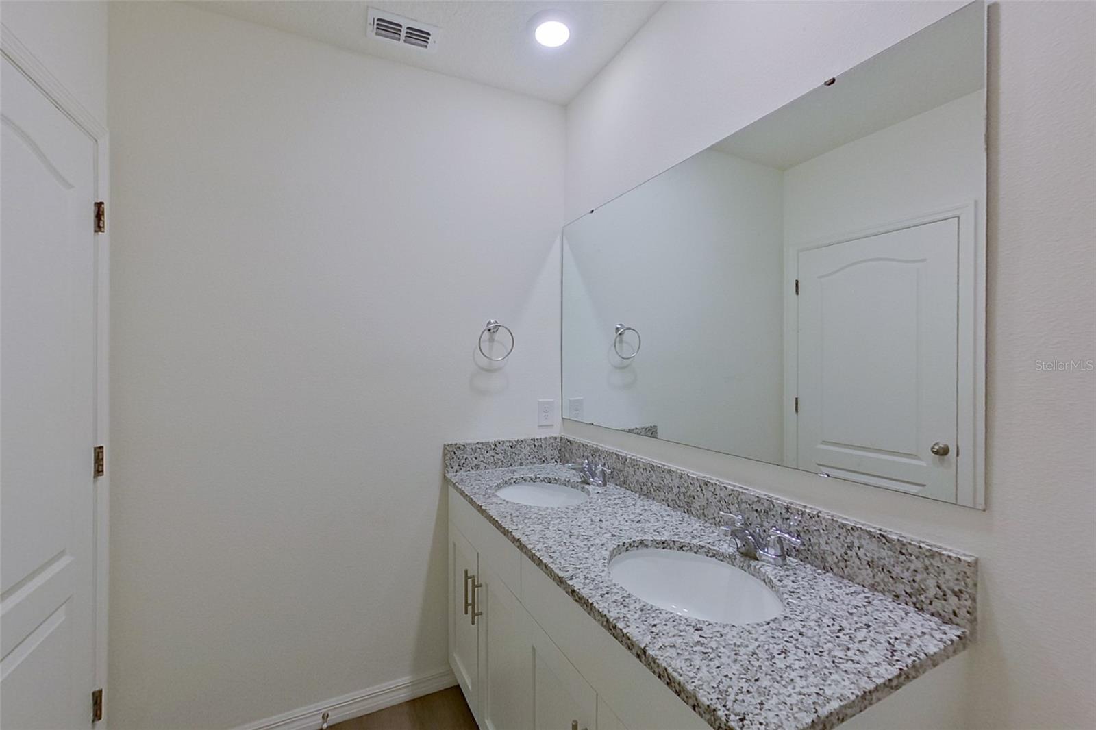 LAKE GRIFFIN RESERVE - Residential Lease