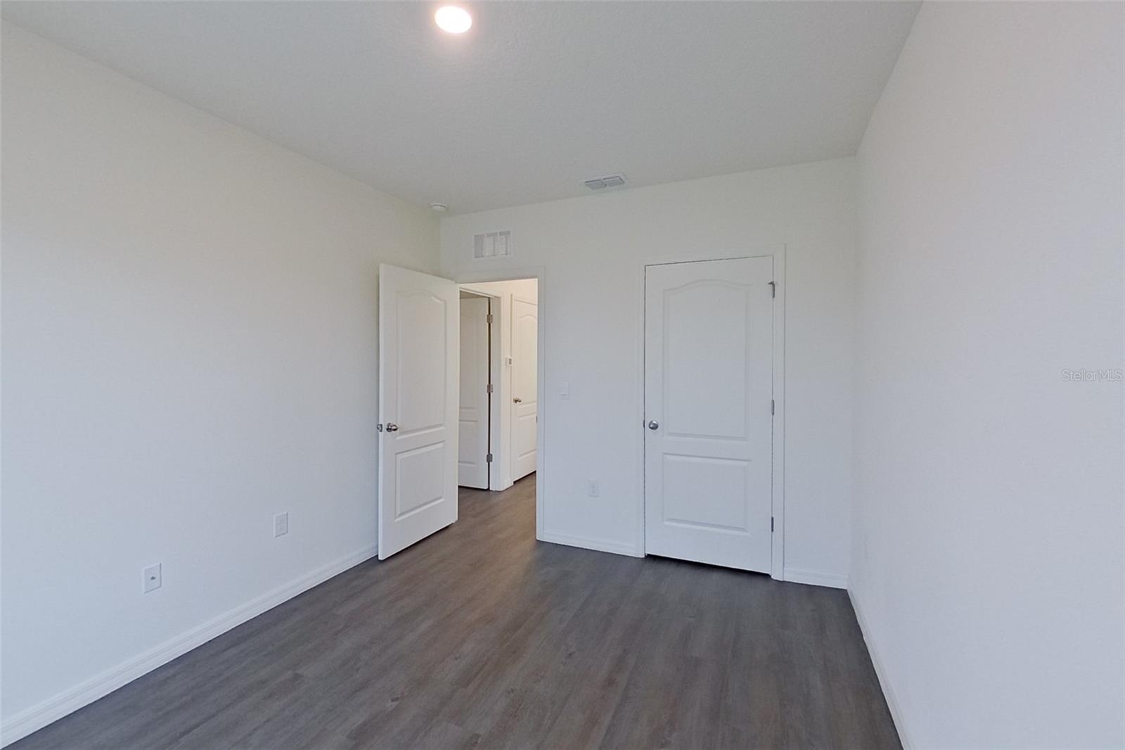 LAKE GRIFFIN RESERVE - Residential Lease