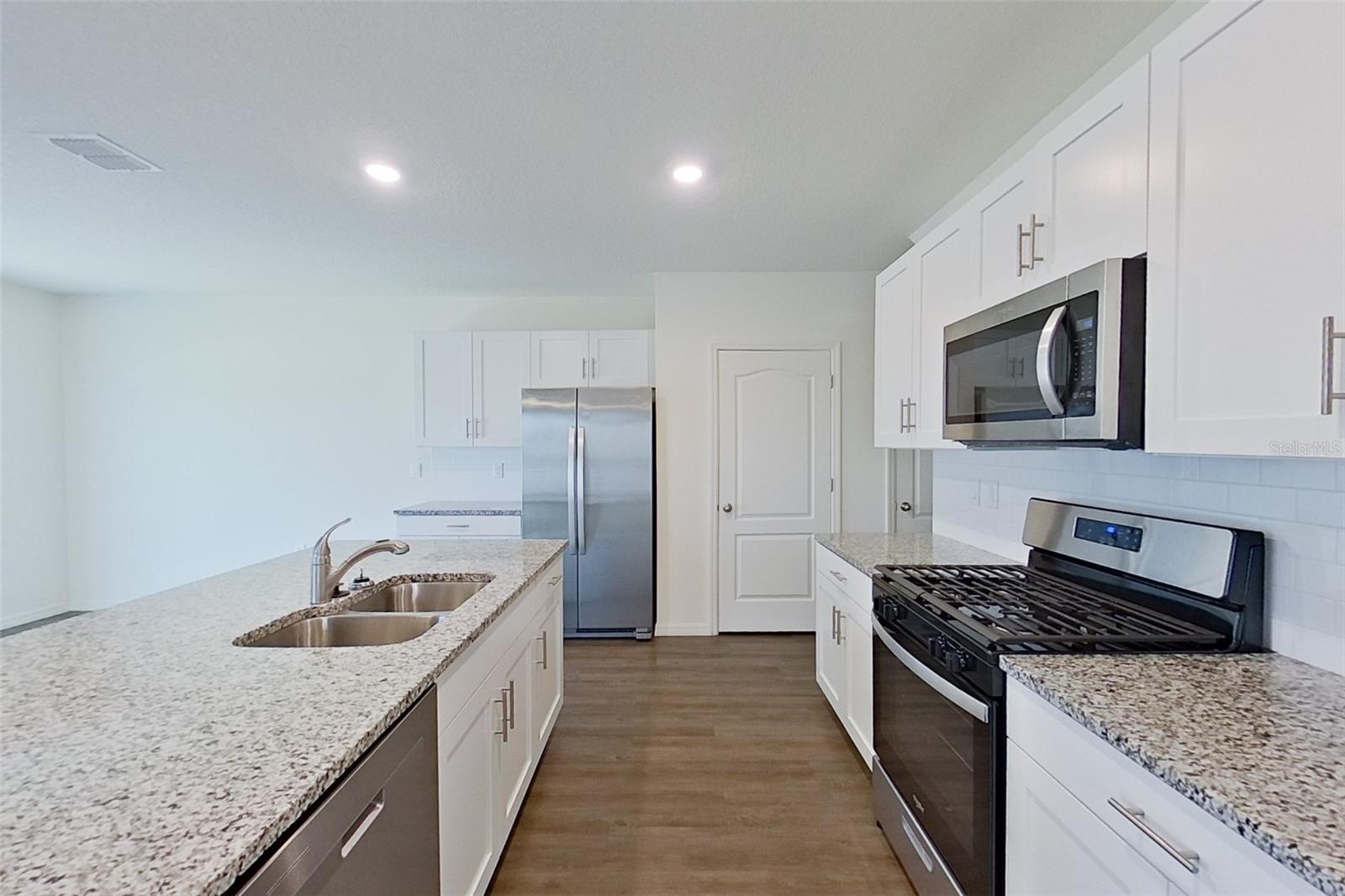 LAKE GRIFFIN RESERVE - Residential Lease