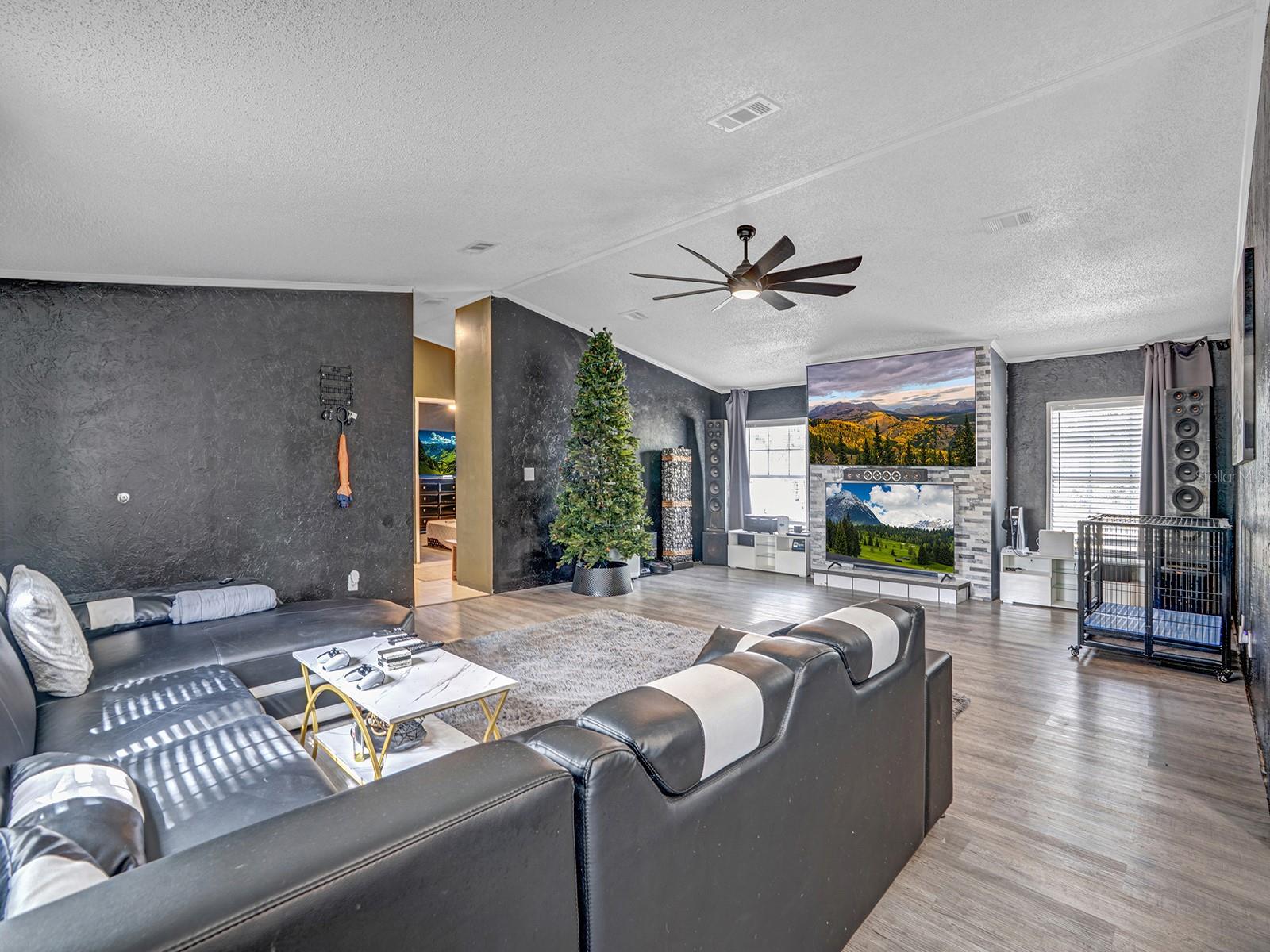 MOON LAKE ESTATES - Residential